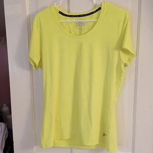 Under armour run semi fitted top